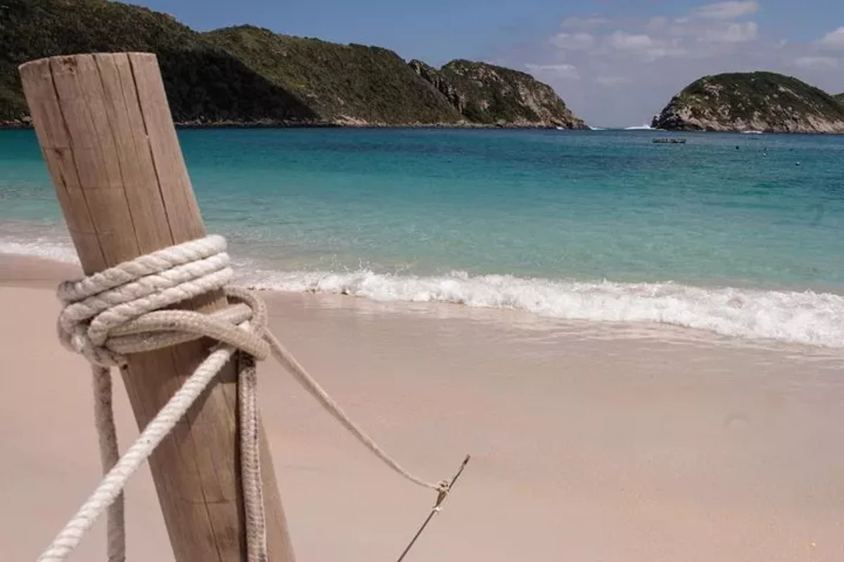 סיור בסירה ב-Arraial do Cabo וסיור עירוני ב-Cabo Frio