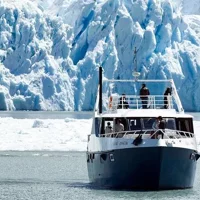 Experiencia Gourmet Única - Paseo en Barco por el Glaciar Perito Moreno