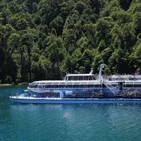 Crucero panorámico a Puerto Blest y caminata a las cascadas desde Bariloche
