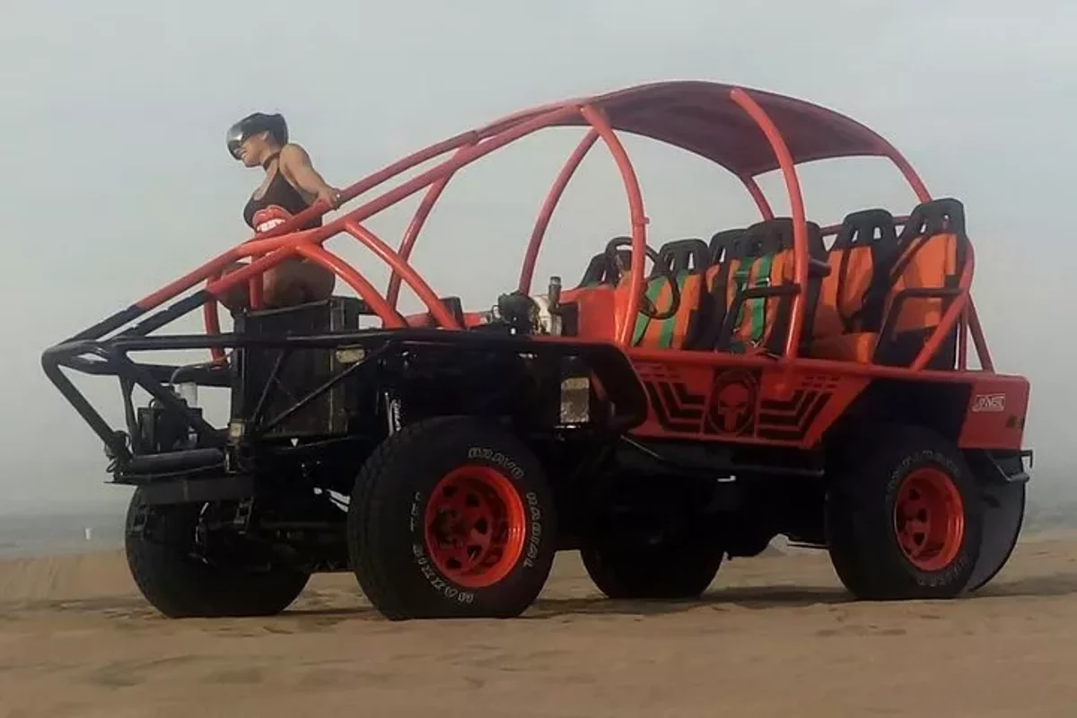 Buggy en el desierto de Huacachina en Ica