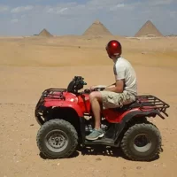 Safari en el Desierto en Quad Cerca de las Pirámides