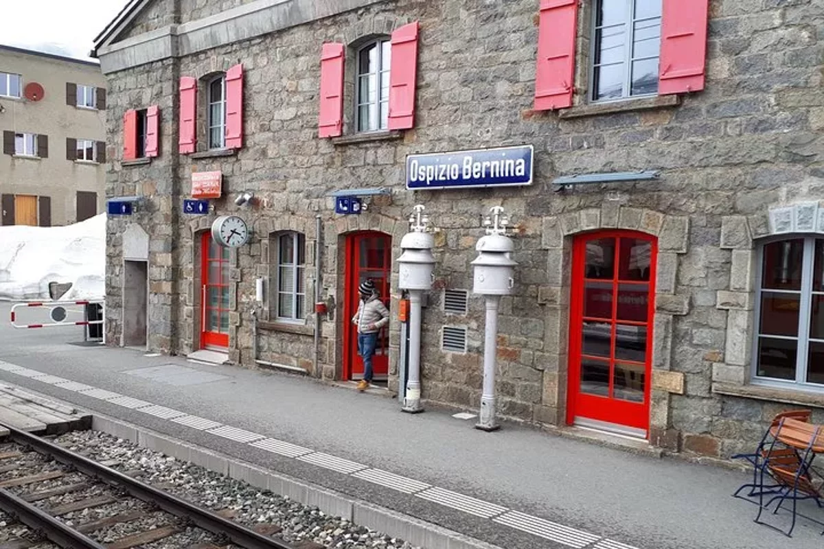 Excursion en train du Bernina, Alpes suisses et St-Moritz depuis Milan