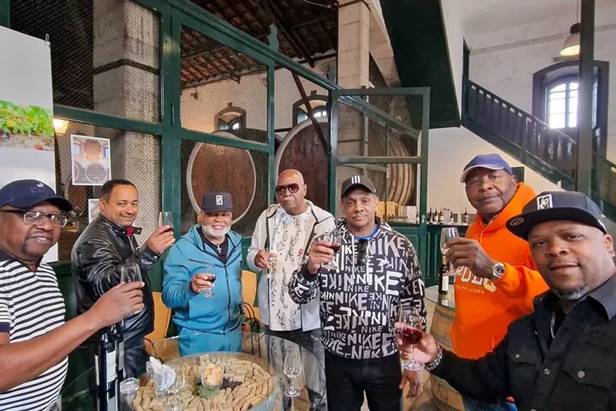 Desde Lisboa: Cata de vinos y tour panorámico por Arrábida