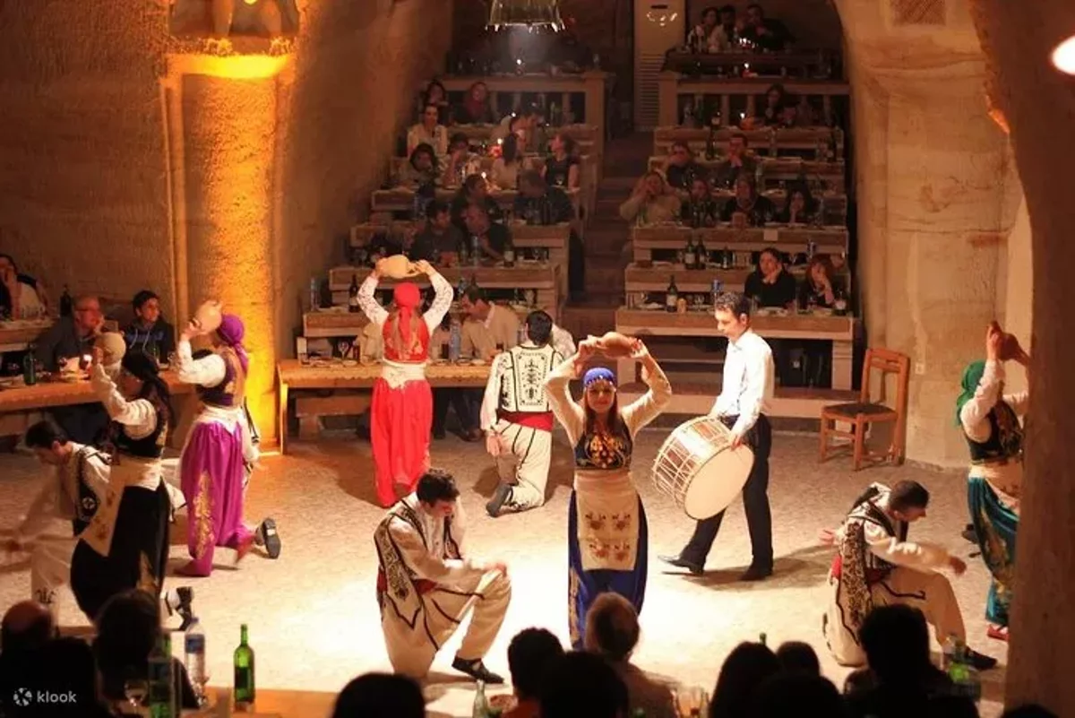 Capadocia: Noche Turca con Bebidas Ilimitadas