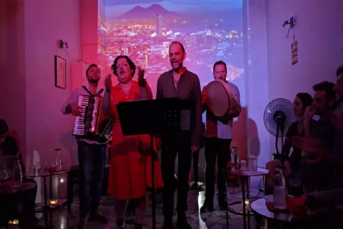 Folclore de Nápoles: Un Íntimo Concierto de Música Tradicional Napolitana