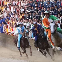 Sienas Palio-Pferderennen ab Florenz mit Stadtrundfahrt und Abendessen