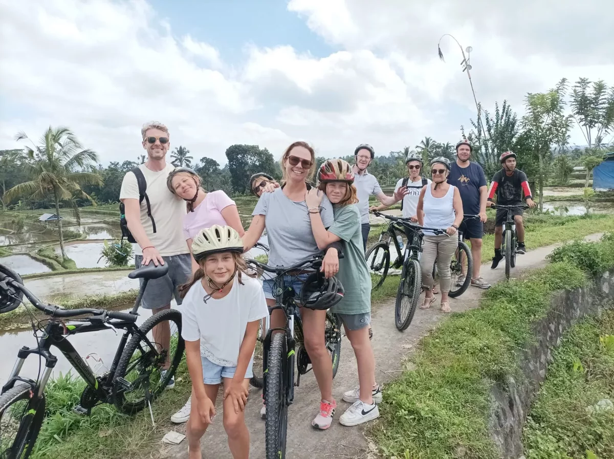 Abwärts-Radtour durch Balis Landschaft in Ubud