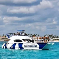 Croisière privée en yacht avec célébration et plongée en apnée (bar ouvert)