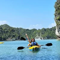 The Halong Catamaran - שייט יום יוקרתי עם מגלשת מים על המפרץ