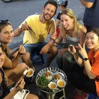 Hanoi Street Food Tour in kleiner Gruppe mit einem echten Feinschmecker