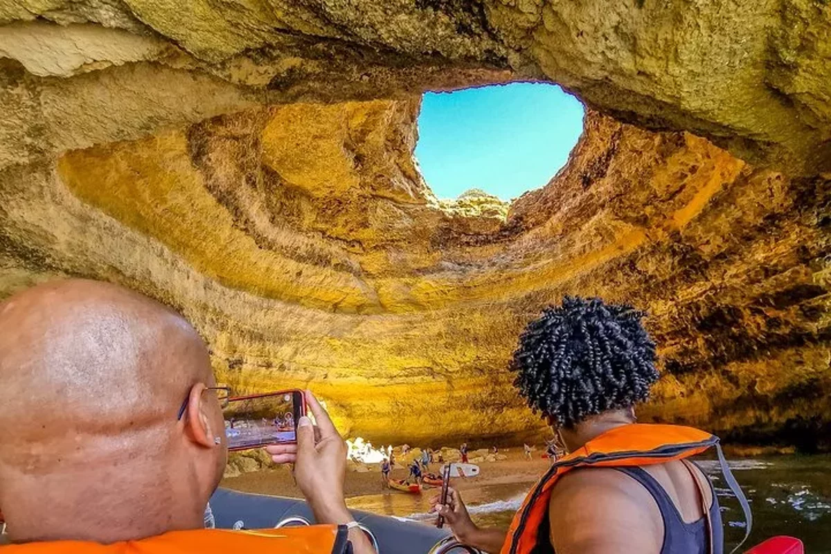 Tour Privado de Milfontes al Algarve con Paseo en Barco a las Cuevas de Benagil