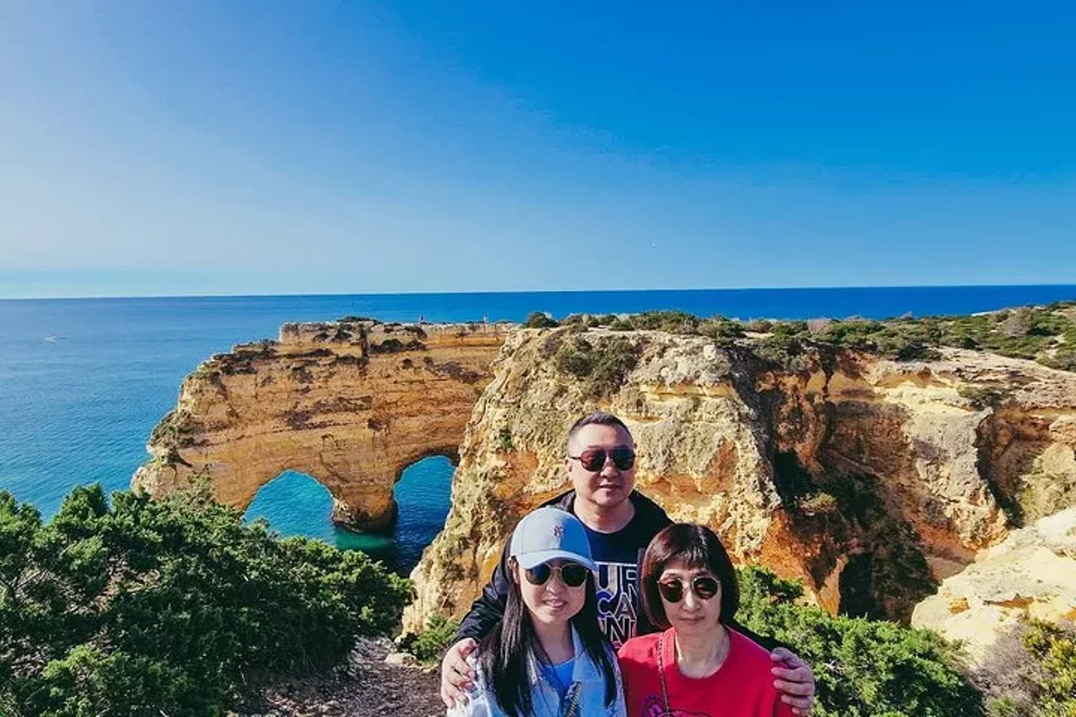 Transfer Privado de Sevilla a Lisboa: La Ruta Escénica del Algarve.