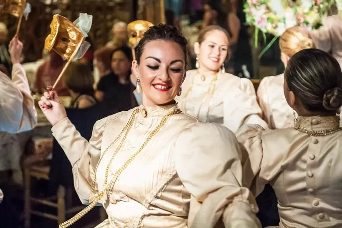 Cena con Espectáculo de Folclore en un Restaurante Tradicional Maltés