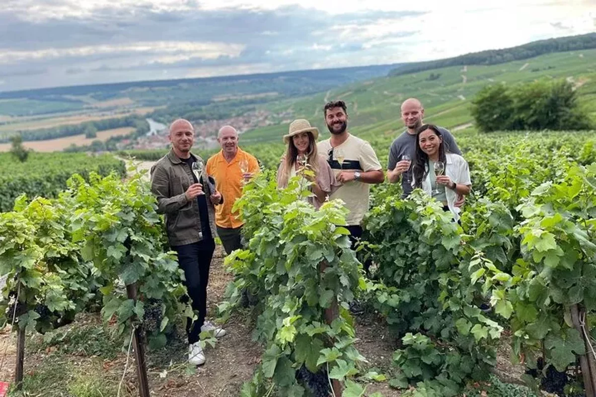 Champagne Kleingruppen-Tagesausflug mit Mittagessen und Verkostungen ab Paris
