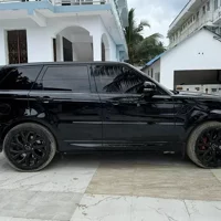 העברה יוקרתית משדה התעופה זנזיבר ב-Range Rover Sport