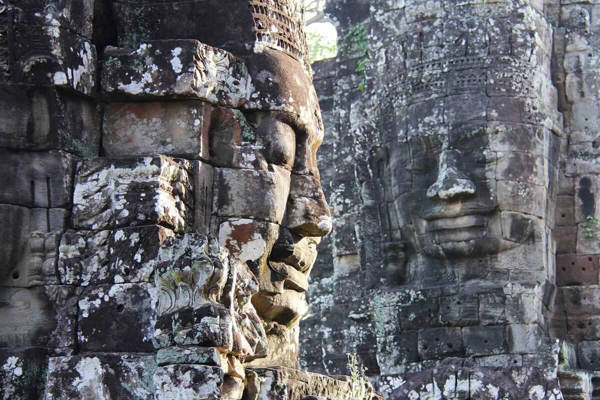 Guide touristique anglophone pour visiter le complexe d'Angkor Wat