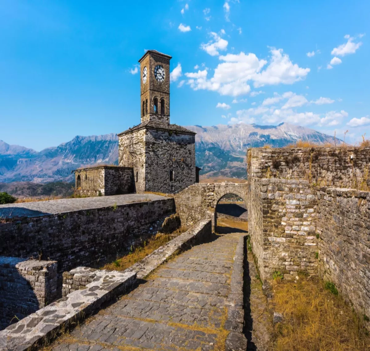 Gjirokaster Stadtrundgang – Basar – Die Burg – Zekate-Haus