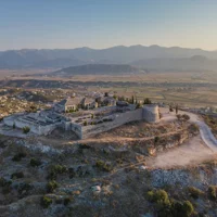 Tour a pie por Saranda con historia y arqueología: tour panorámico de medio día