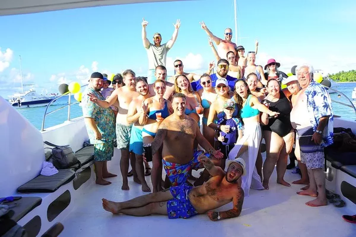Crucero en Barco Familiar en Grupo Reducido con Snorkel (Bebidas e Snacks)