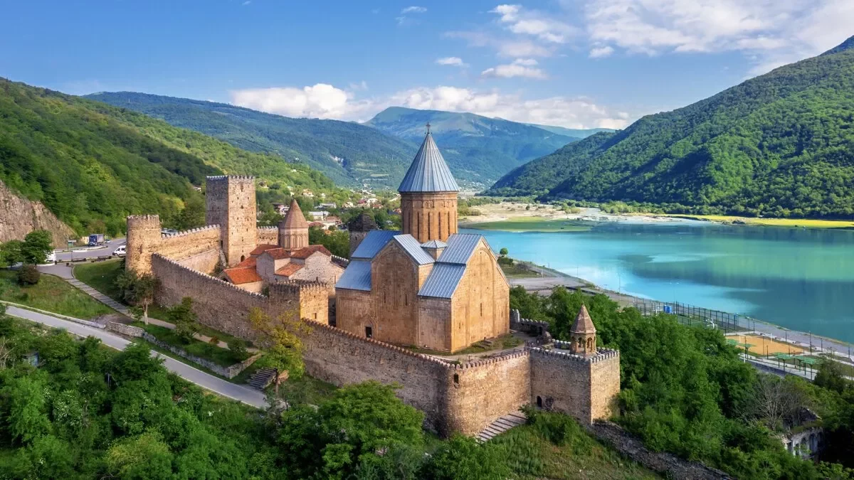 Kazbegi Gruppen-Tagestour ab Tbilisi: Gudauri, Ananuri & Gergeti auf Russisch